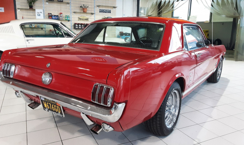 Photo 5 de l'offre de FORD MUSTANG COUPE V8 ROUGE 1966 à 37500€ chez Centrale auto marché Périgueux