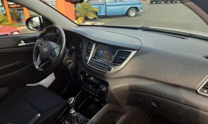 Photo 42 de l'offre de HYUNDAI TUCSON 1.7 CRDi 115 2WD Business à 13590€ chez Centrale auto marché Périgueux