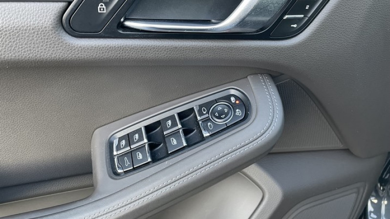 Photo 8 de l'offre de PORSCHE MACAN 2.0 245CV PDK SUREQUIPE à 75325€ chez Actuel Auto Import