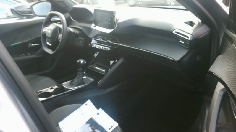 Photo 3 de l'offre de PEUGEOT 2008 1.2 PURETECH 130CV BVM6 ALLURE + CAMERA DE RECUL + NAVI à 20728€ chez Actuel Auto Import