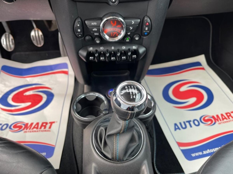 Photo 19 de l'offre de MINI MINI 1.6I - 184 R56 COOPER S BAYSWATER CUIR   CARNET ENTRETIEN A JOUR à 14490€ chez Triplo auto