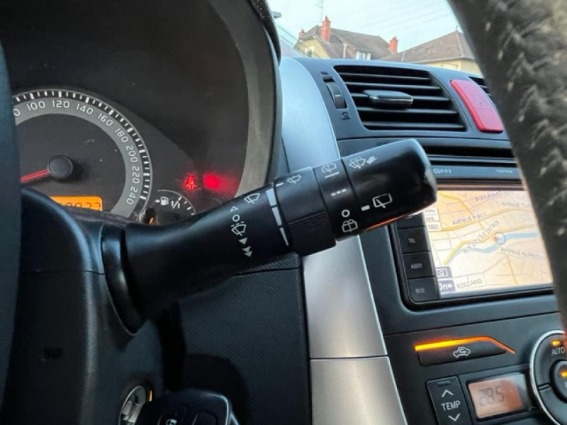 Photo 25 de l'offre de TOYOTA AURIS 90 D-4D DYNAMIC CLIM GPS   ATTELAGE à 7990€ chez Triplo auto