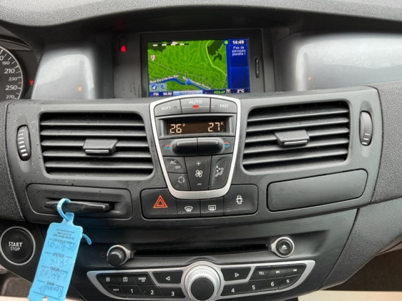 Photo 17 de l'offre de RENAULT LAGUNA 1.5 DCI 110 BUSINESS GPS   RADAR AR   DISTRI OK à 7490€ chez Triplo auto