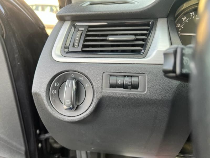 Photo 44 de l'offre de SKODA RAPID SPACEBACK 1.6 TDI 90 AMBITION CLIM à 7490€ chez Triplo auto