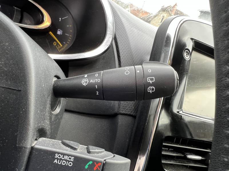 Photo 46 de l'offre de RENAULT CLIO 1.5 DCI 90 BUSINESS GPS - 61900KM à 10990€ chez Triplo auto