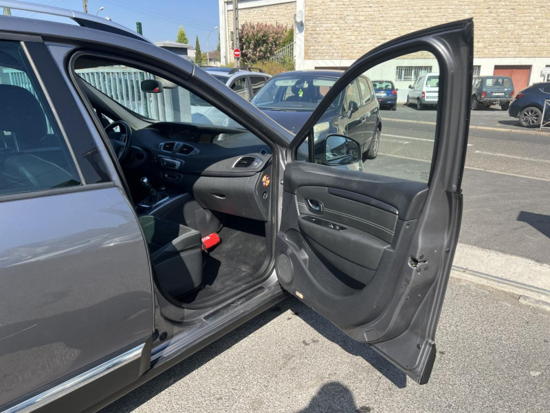 Photo 31 de l'offre de RENAULT SCENIC XMOD 1.5 DCI 110 BUSINESS GPS à 8990€ chez Triplo auto
