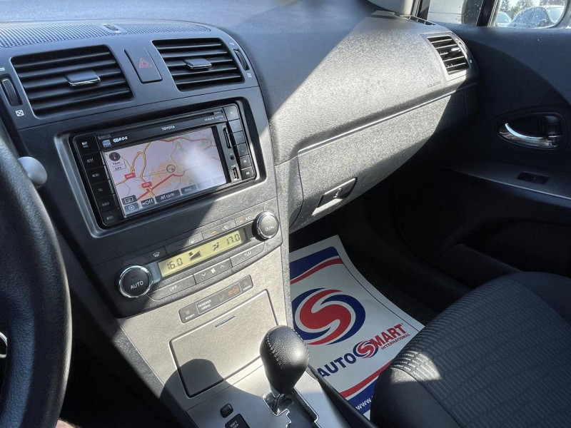 Photo 22 de l'offre de TOYOTA AVENSIS 150 D-CAT BVA LOUNGE GPS à 10990€ chez Triplo auto