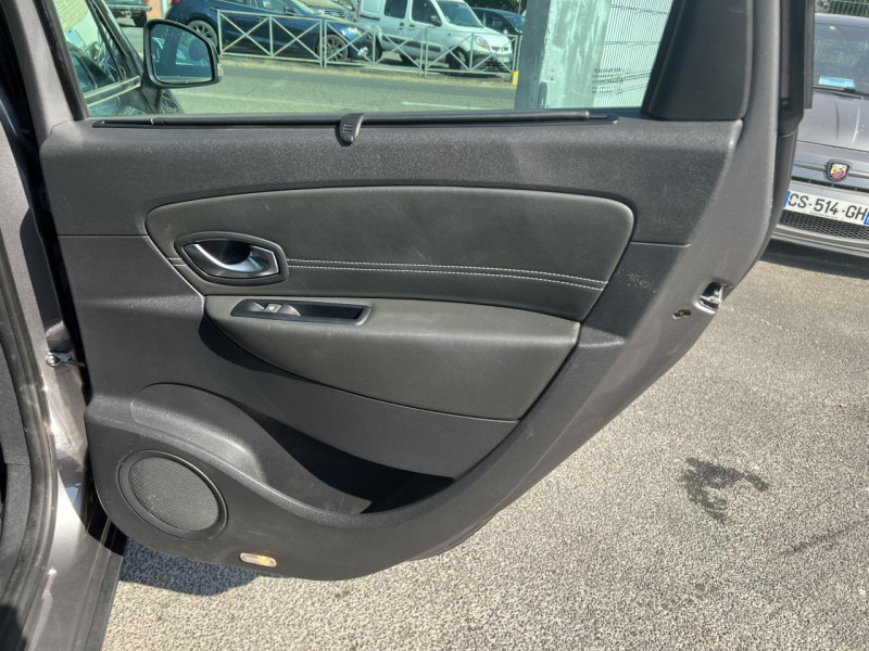 Photo 26 de l'offre de RENAULT SCENIC XMOD 1.5 DCI 110 BUSINESS GPS à 8990€ chez Triplo auto