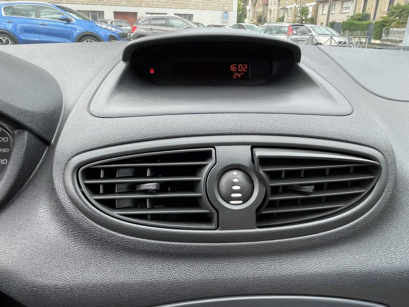 Photo 25 de l'offre de RENAULT CLIO 1.4I 98CV CONFORT PACK CLIM à 4990€ chez Triplo auto