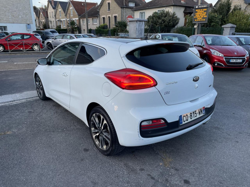 Photo 3 de l'offre de KIA CEE D PRO 1.6 CRDI 128 SPORT GPS   TOIT OUVRANT  à 9990€ chez Triplo auto