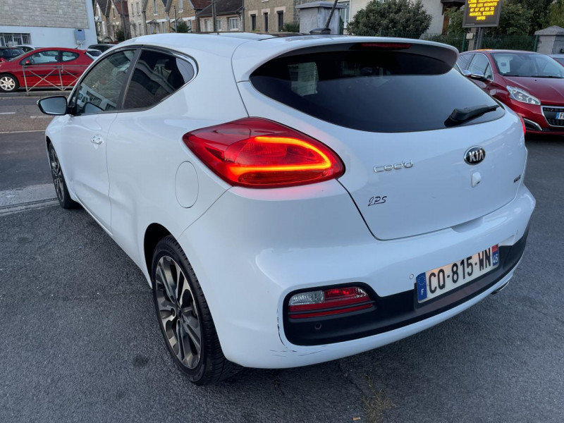 Photo 46 de l'offre de KIA CEE D PRO 1.6 CRDI 128 SPORT GPS   TOIT OUVRANT  à 9990€ chez Triplo auto