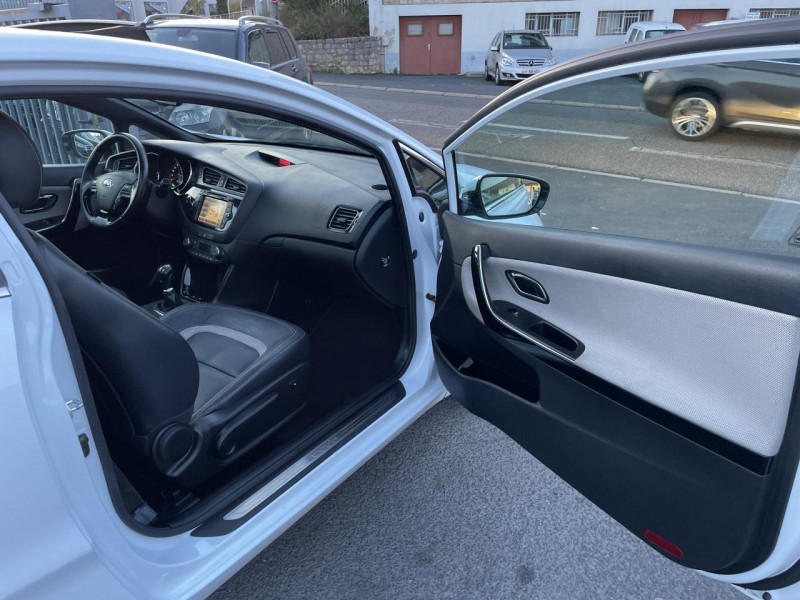 Photo 32 de l'offre de KIA CEE D PRO 1.6 CRDI 128 SPORT GPS   TOIT OUVRANT  à 9990€ chez Triplo auto