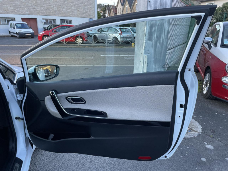 Photo 33 de l'offre de KIA CEE D PRO 1.6 CRDI 128 SPORT GPS   TOIT OUVRANT  à 9990€ chez Triplo auto