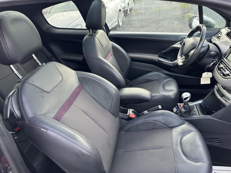Photo 17 de l'offre de PEUGEOT 208 1.6 E-HDI 115 XY JBL GPS   TOIT PANO à 9990€ chez Triplo auto