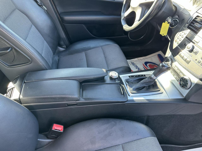Photo 21 de l'offre de MERCEDES-BENZ CLASSE C C220 CDI BVA AVANTGARDE GPS à 11490€ chez Triplo auto