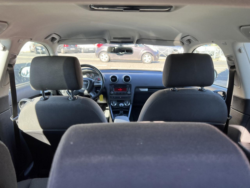Photo 10 de l'offre de AUDI A3 1.6 TDI 105 S/S AMBIENTE CLIM   DISTRI OK à 10990€ chez Triplo auto