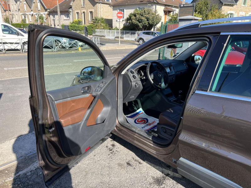 Photo 40 de l'offre de VOLKSWAGEN TIGUAN 2.0 TDI 110 CARAT GPS CUIR DISTRI OK à 13490€ chez Triplo auto
