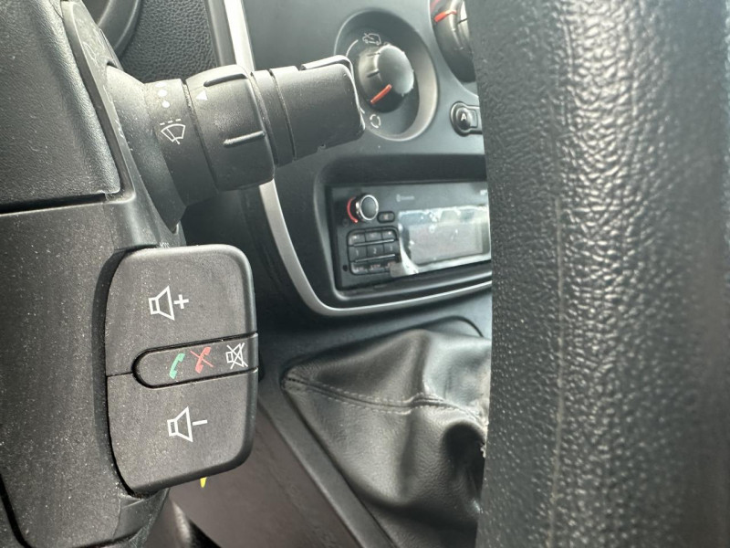 Photo 21 de l'offre de RENAULT KANGOO L1 1.5 DCI 75 II GéNéRIQUE CLIM TVA à 12490€ chez Triplo auto