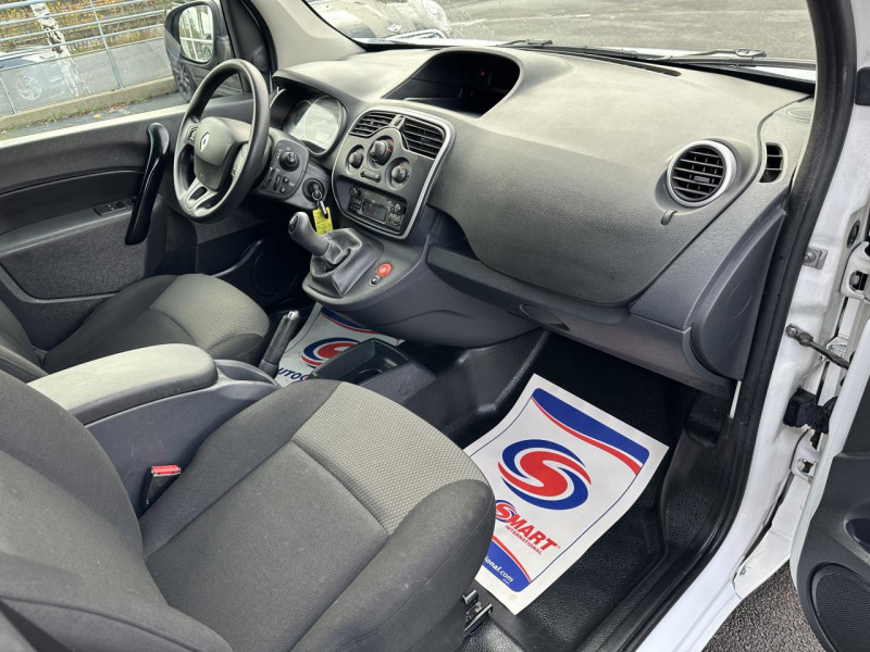 Photo 10 de l'offre de RENAULT KANGOO L1 1.5 DCI 75 II GéNéRIQUE CLIM TVA à 12490€ chez Triplo auto