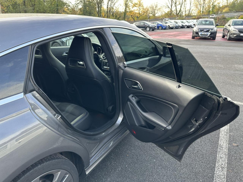 Photo 31 de l'offre de MERCEDES-BENZ CLA SHOOTING BRAKE 200D BVA 7G-DCT SENSATION GPS CAMERA à 23990€ chez Triplo auto