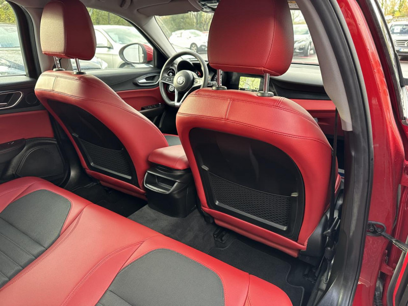 Photo 12 de l'offre de ALFA ROMEO GIULIA 2.2 D 136 BVA SUPER CUIR ROUGE GPS à 20990€ chez Triplo auto