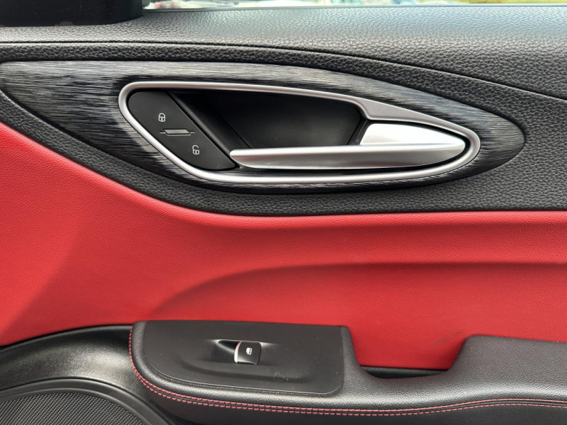 Photo 32 de l'offre de ALFA ROMEO GIULIA 2.2 D 136 BVA SUPER CUIR ROUGE GPS à 20990€ chez Triplo auto