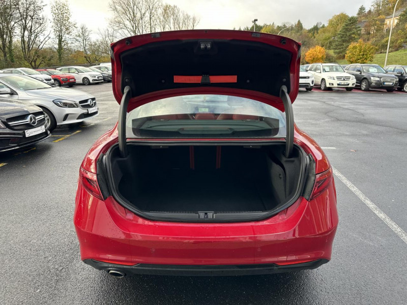 Photo 14 de l'offre de ALFA ROMEO GIULIA 2.2 D 136 BVA SUPER CUIR ROUGE GPS à 20990€ chez Triplo auto