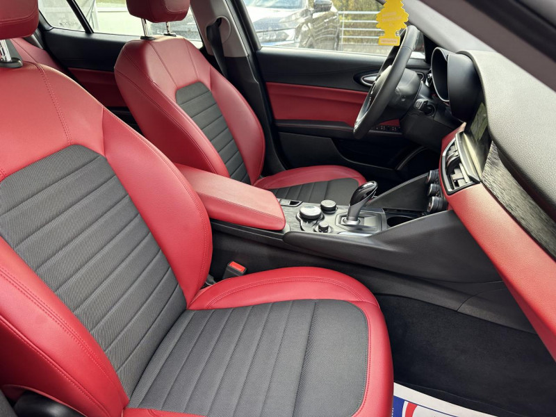 Photo 10 de l'offre de ALFA ROMEO GIULIA 2.2 D 136 BVA SUPER CUIR ROUGE GPS à 20990€ chez Triplo auto