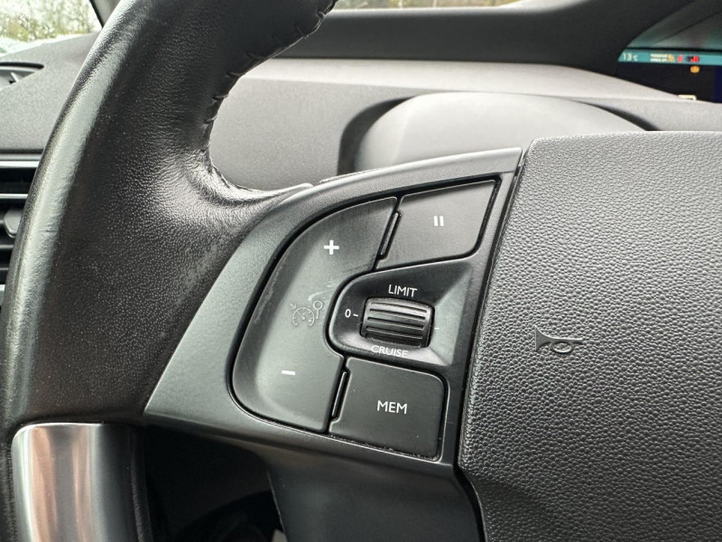 Photo 23 de l'offre de CITROEN C4 SPACETOURER GRAND 7P 1.5 BHDI 130 S&S EAT8 SHINE   ATTELAGE à 17990€ chez Triplo auto