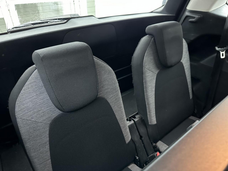 Photo 39 de l'offre de CITROEN C4 SPACETOURER GRAND 7P 1.5 BHDI 130 S&S EAT8 SHINE   ATTELAGE à 17990€ chez Triplo auto
