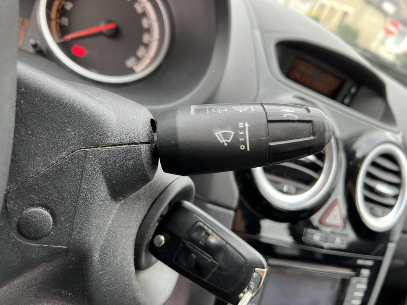 Photo 50 de l'offre de OPEL CORSA 1.3 CDTI - 75 GRAPHITE GPS à 6990€ chez Triplo auto