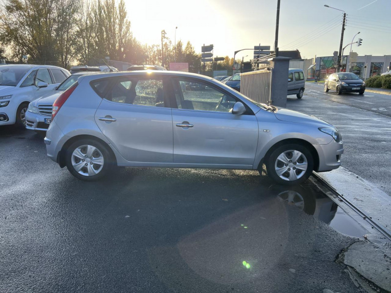 Photo 6 de l'offre de HYUNDAI I30 1.6 CRDI 115 PACK CONFORT II à 6990€ chez Triplo auto