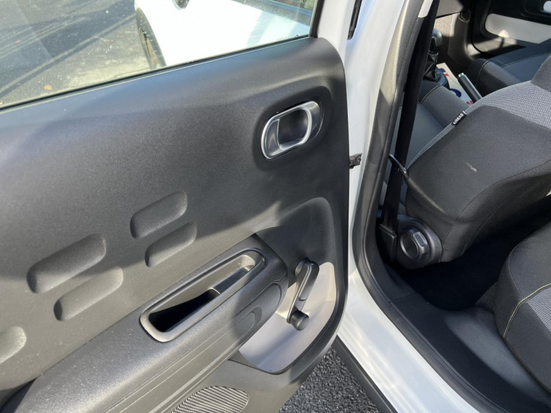 Photo 38 de l'offre de CITROEN C3 1.6 BHDI 75 S&S FEEL CLIM - 49980KM à 11990€ chez Triplo auto
