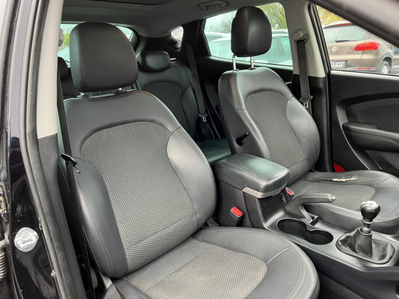Photo 12 de l'offre de HYUNDAI IX35  2.0 CRDI - 136 4X4 PACK EDITION   ATTELAGE à 8490€ chez Triplo auto