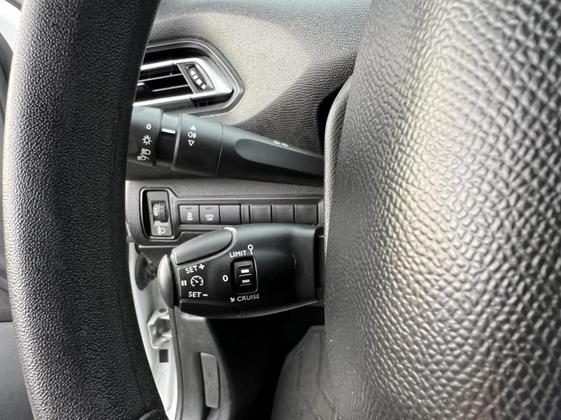 Photo 47 de l'offre de PEUGEOT 308 II SW 1.6 BHDI S&S 100 ACCESS à 10990€ chez Triplo auto