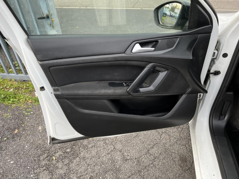 Photo 42 de l'offre de PEUGEOT 308 II SW 1.6 BHDI S&S 100 ACCESS à 10990€ chez Triplo auto