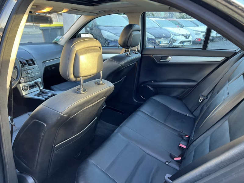 Photo 39 de l'offre de MERCEDES-BENZ CLASSE C 320 CDI 3.0 BVA ELéGANCE  TOIT OUVRANT GPS CUIR à 12490€ chez Triplo auto