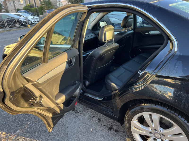 Photo 36 de l'offre de MERCEDES-BENZ CLASSE C 320 CDI 3.0 BVA ELéGANCE  TOIT OUVRANT GPS CUIR à 12490€ chez Triplo auto
