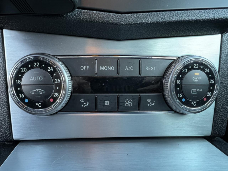 Photo 17 de l'offre de MERCEDES-BENZ CLASSE C 320 CDI 3.0 BVA ELéGANCE  TOIT OUVRANT GPS CUIR à 12490€ chez Triplo auto