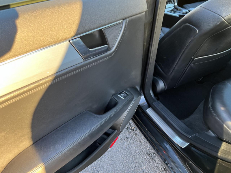 Photo 38 de l'offre de MERCEDES-BENZ CLASSE C 320 CDI 3.0 BVA ELéGANCE  TOIT OUVRANT GPS CUIR à 12490€ chez Triplo auto