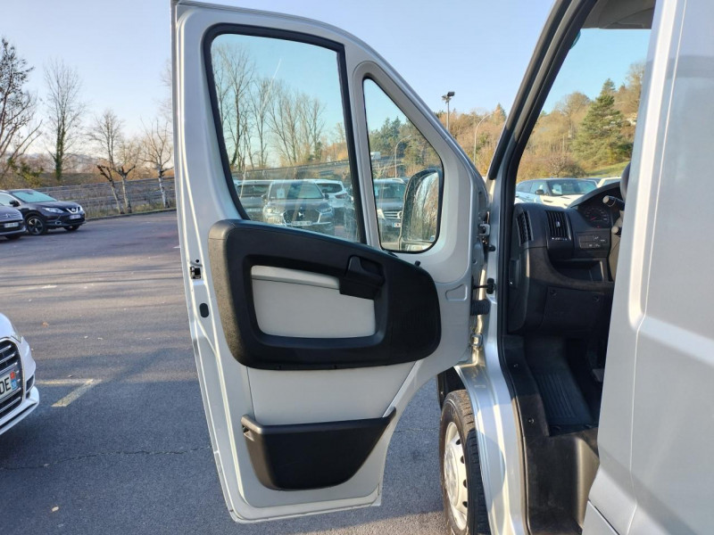 Photo 38 de l'offre de CITROEN JUMPER III CLUB 2.0 BHDI 110 CLIM TVA à 23490€ chez Triplo auto