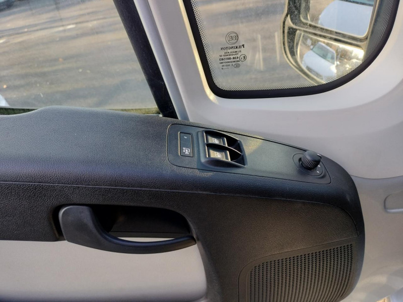 Photo 39 de l'offre de CITROEN JUMPER III CLUB 2.0 BHDI 110 CLIM TVA à 23490€ chez Triplo auto