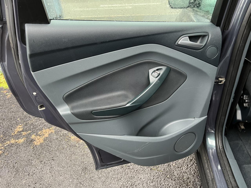 Photo 37 de l'offre de FORD C MAX 1.6 TDCI 115 TITANIUM à 7990€ chez Triplo auto