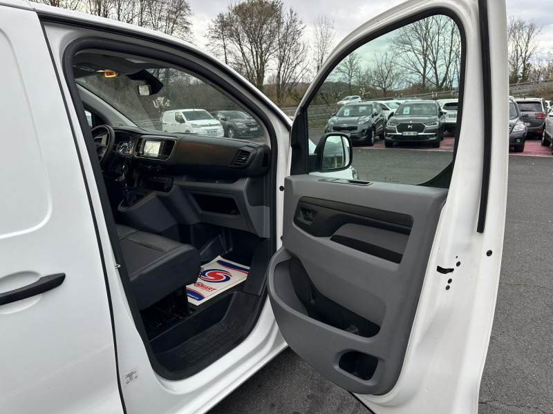 Photo 22 de l'offre de CITROEN JUMPY IV M 1.6 BHDI 115 S&S BUSINESS GPS RADAR AR TVA à 22990€ chez Triplo auto