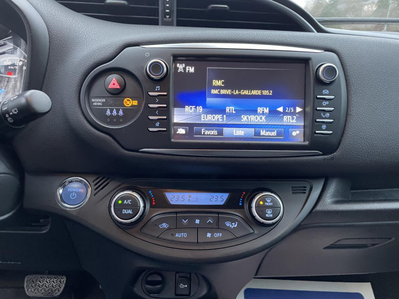 Photo 10 de l'offre de TOYOTA YARIS HYBRIDE 100H BV E-CVT III DYNAMIC CLIM - 61882KM à 16490€ chez Triplo auto