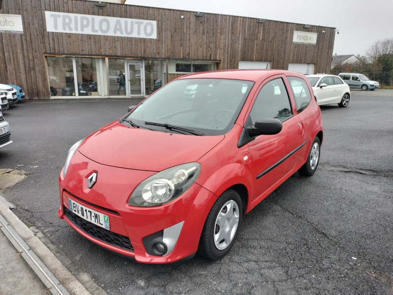 Photo 1 de l'offre de RENAULT TWINGO II 1.2I 75 AUTHENTIQUE DISTRI OK à 5490€ chez Triplo auto