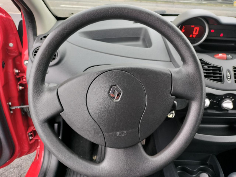 Photo 34 de l'offre de RENAULT TWINGO II 1.2I 75 AUTHENTIQUE DISTRI OK à 5490€ chez Triplo auto