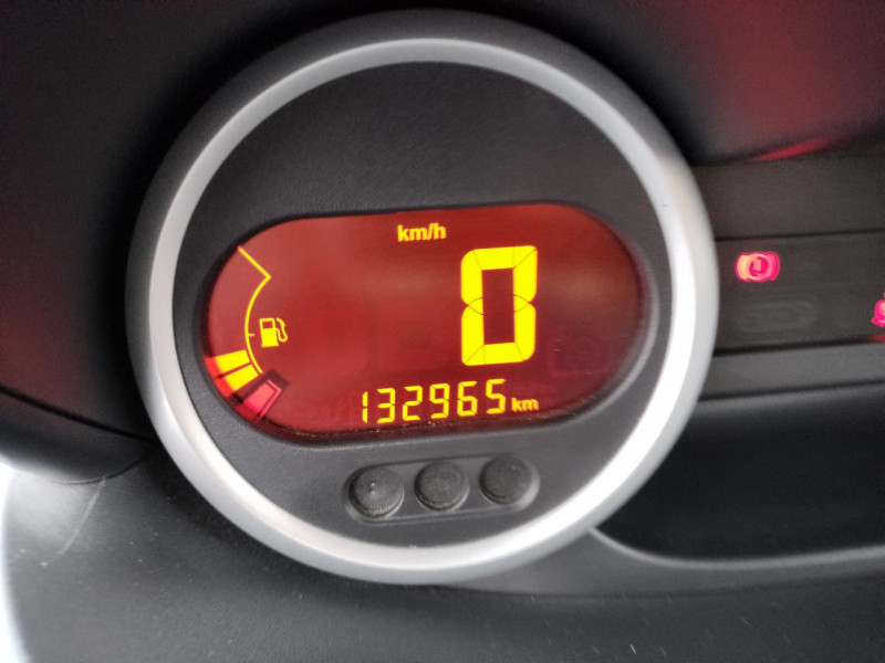 Photo 20 de l'offre de RENAULT TWINGO II 1.2I 75 AUTHENTIQUE DISTRI OK à 5490€ chez Triplo auto