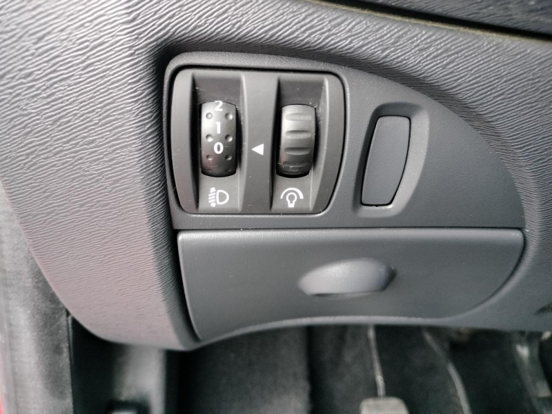 Photo 18 de l'offre de RENAULT TWINGO II 1.2I 75 AUTHENTIQUE DISTRI OK à 5490€ chez Triplo auto