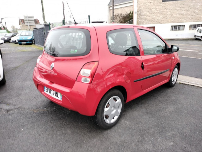 Photo 24 de l'offre de RENAULT TWINGO II 1.2I 75 AUTHENTIQUE DISTRI OK à 5490€ chez Triplo auto